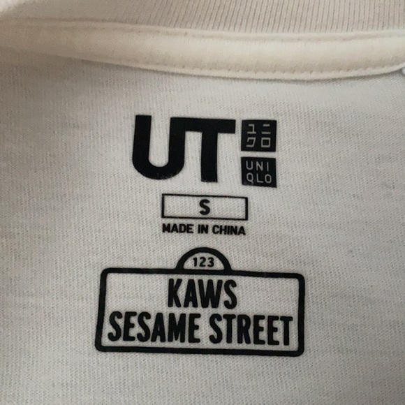KAWS x Uniqlo x Sesame Street Group Tee White - Picture 2 of 4